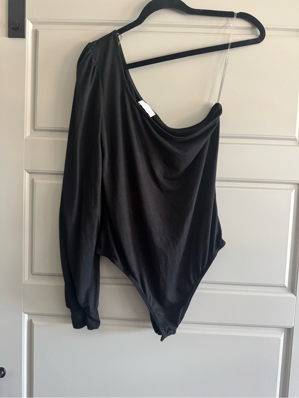 Pink Lily Black One-Shoulder Long-Sleeve Bodysuit